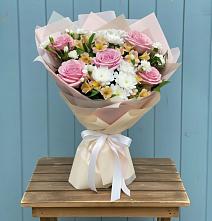 Букет цветов из:  Гвоздики, Орхидеи и Розы #REPLACE_PRED# Сухобезводное