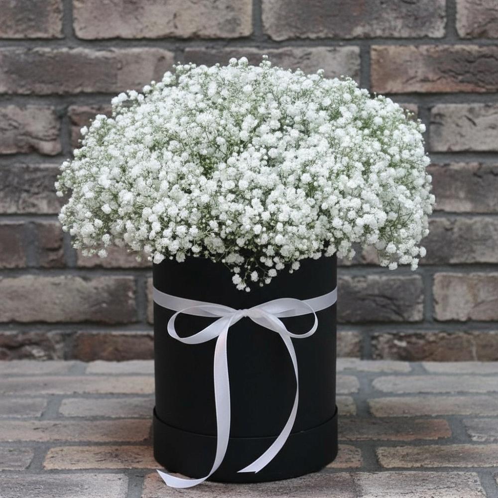 Цветочная композиция из Гипсофила в шляпной коробке в Сухобезводное