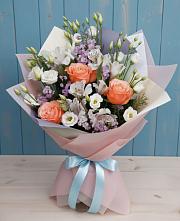 Букет цветов из:  Лизиантусы, Розы, Альстромерии и Гипсофила в Сухобезводное