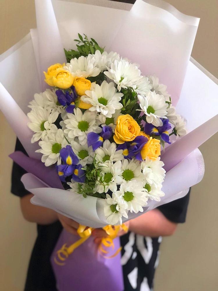 Букет цветов из: Ирисы, Хризантемы и Розы в Сухобезводное