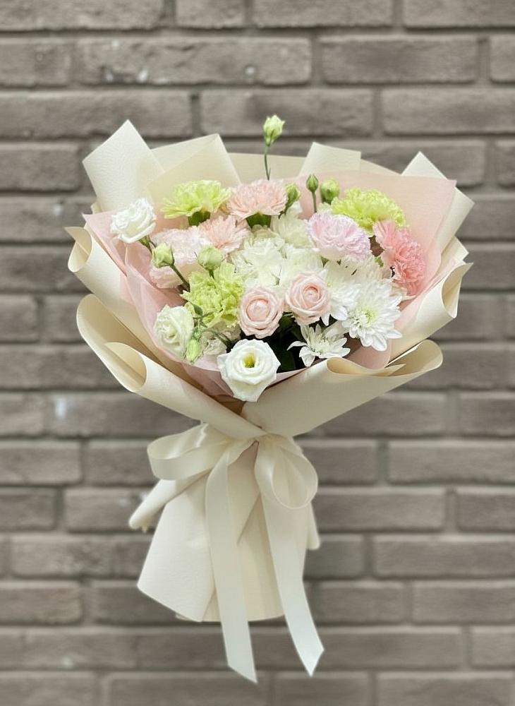 Букет цветов из: Гвоздики, Розы, Лизиантусы и Хризантемы в Сухобезводное