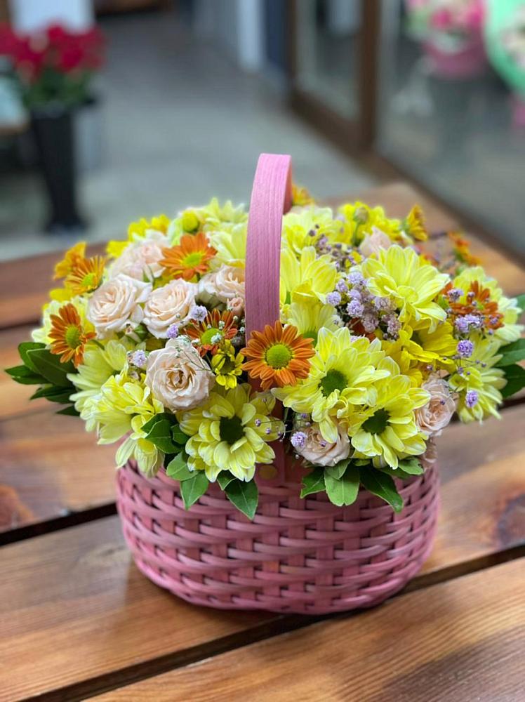 Цветочная композиция из Хризантемы и Розы в корзине в Сухобезводное