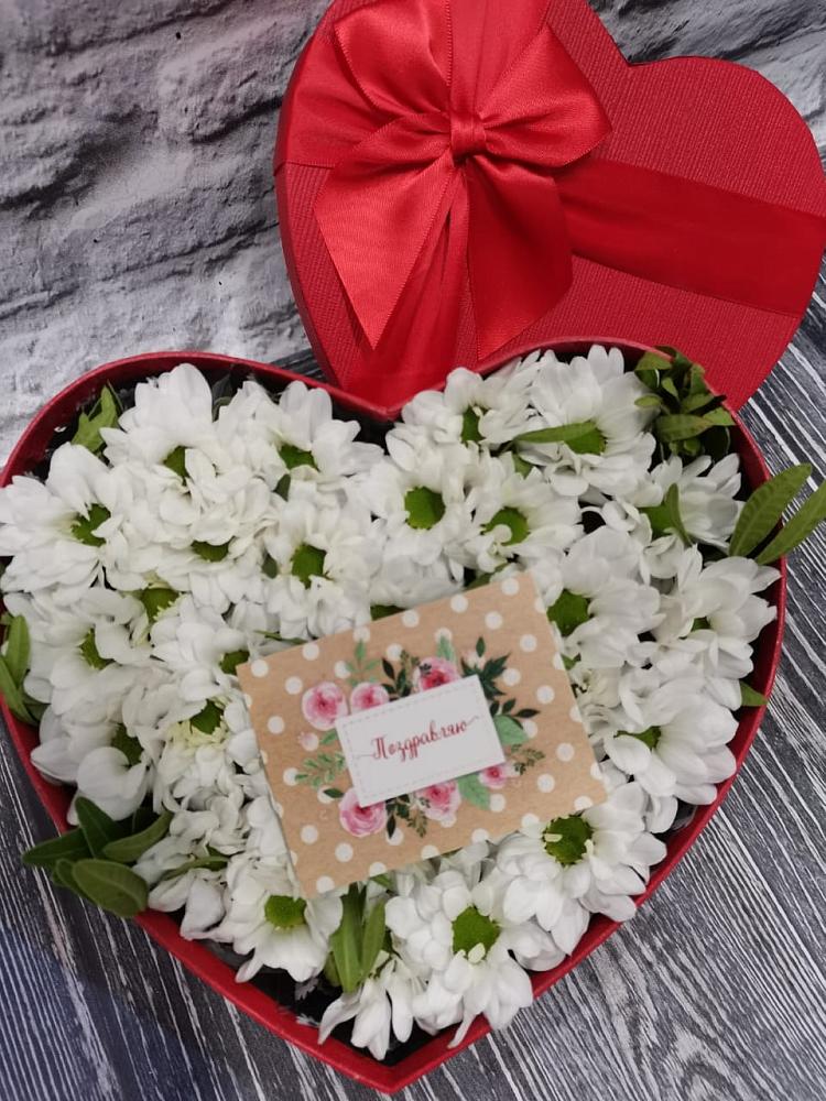 Цветочная композиция из Хризантемы в виде сердца в Сухобезводное