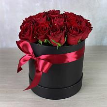 Цветочная композиция из Розы в шляпной коробке в Сухобезводное