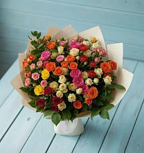 Букет Микс из разноцветных кустовых роз в Сухобезводное