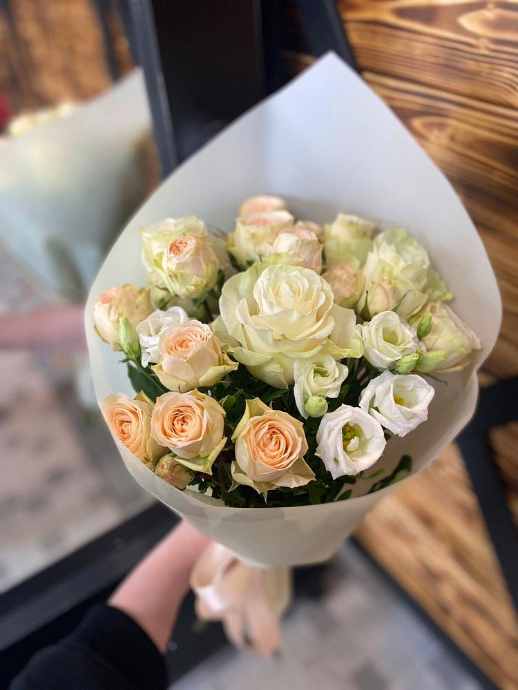 Букет цветов из: Розы и Лизиантусы в Сухобезводное